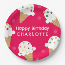 アイスクリームの誕生日パーティー用の紙皿