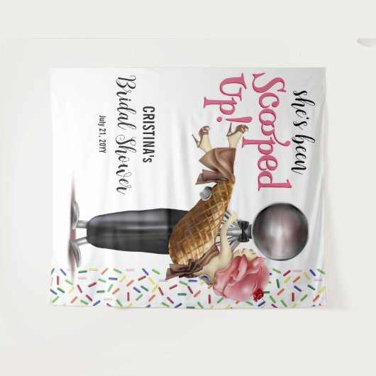 アイスクリームを背景にスクープされている タペストリー (正面(横))