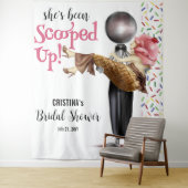 アイスクリームを背景にスクープされている タペストリー (インサイチュ)