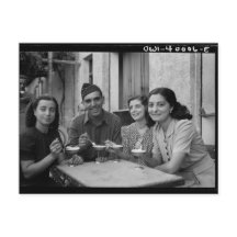 アイスクリームを食べる人々のヴィンテージ写真