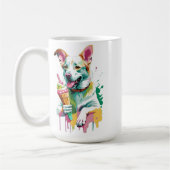 アイスクリームを食べる幸せな犬 コーヒーマグカップ (左)
