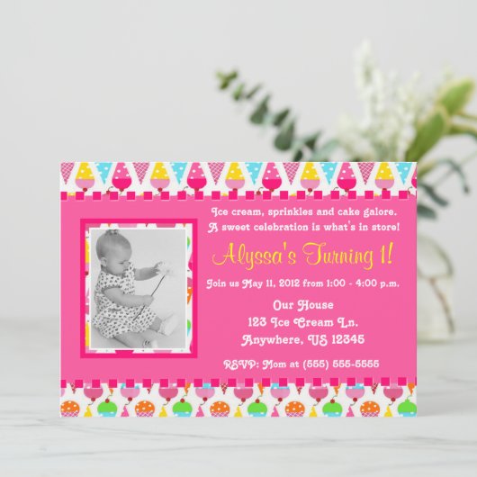 アイスクリームコーンのピンクの女の子の写真の誕生日の招待状 招待状 (スタンド正面)