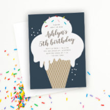 アイスクリームコーンの子供たちのブルー誕生日パーティー