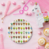 アイスクリームコーンはパターンに風味を付けます ペーパープレート (パーティー)
