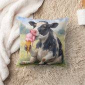 アイスクリームコーンをなめる水彩牛 クッション (ブランケット)