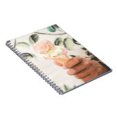 アイスクリームコーンを3つの味で持っている人 ノートブック (右側)