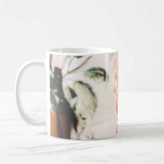 アイスクリームコーン3味の人 コーヒーマグカップ (左)