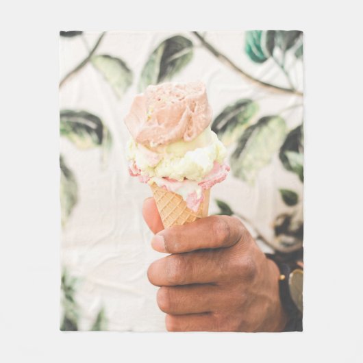 アイスクリームコーン3味の人 フリースブランケット (正面)