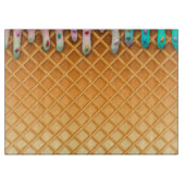 アイスクリームドリップワッフルコーンピンクと散水付き カッティングボード (正面)