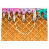 アイスクリームドリップワッフルコーンピンクと散水付き ラージペーパーバッグ