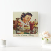 アイスクリームパーティートレー付きアイスクリームガール スクエア壁時計 (ホーム)