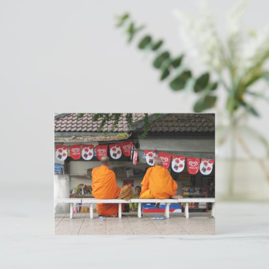 アイスクリームブレーク…仏教の僧侶タイ ポストカード (スタンド正面)