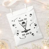 アイスクールホッケーブラック&ホワイト誕生日パーティー フェイバーバッグ (クリップ留めされた状態)