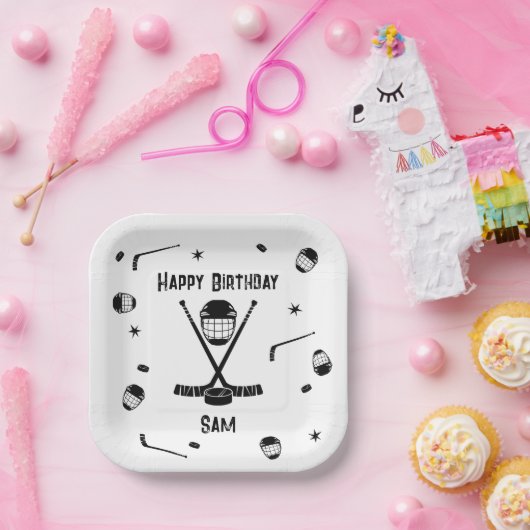 アイスクールホッケーブラック&ホワイト誕生日パーティー ペーパープレート (パーティー)