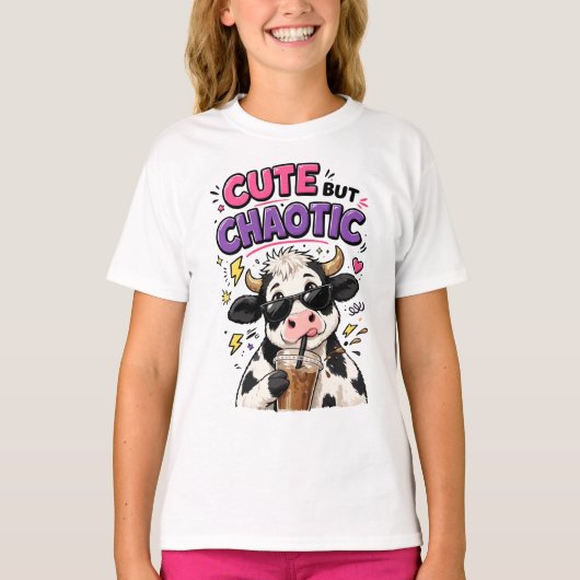 アイスコーヒーを抱えたキュートで無秩序な牛 Tシャツ (正面)