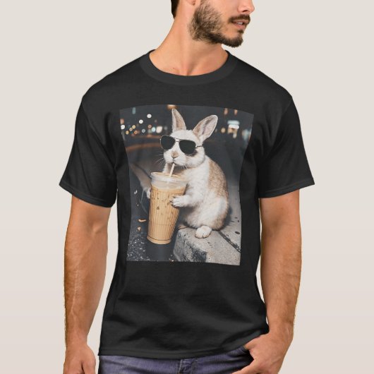アイスコーヒーを飲む面白いウサギ うさぎのイースター Gif Tシャツ (正面)