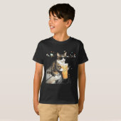 アイスコーヒーを飲む面白い猫 Tシャツ (正面フル)