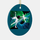 アイススケートしている幻惑させたフィギュアスケート選手 セラミックオーナメント (右)