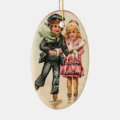 アイススケートする及び手を握るヴィンテージのカップル セラミックオーナメント (右)