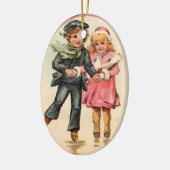 アイススケートする及び手を握るヴィンテージのカップル セラミックオーナメント (左)