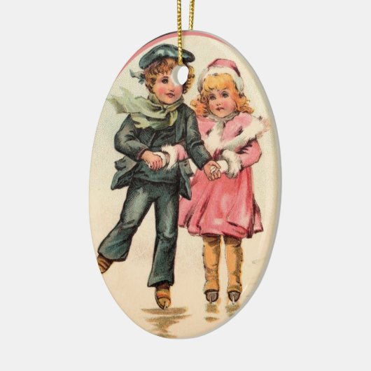 アイススケートする及び手を握るヴィンテージのカップル セラミックオーナメント (左)