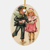 アイススケートする及び手を握るヴィンテージのカップル セラミックオーナメント (正面)