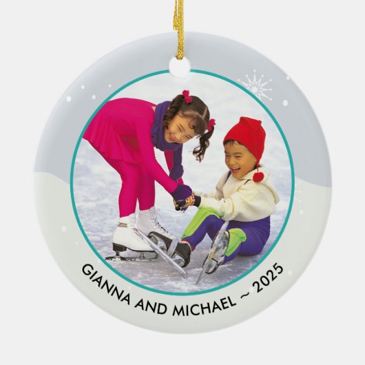 アイススケートで滑るウィンタースポーツ写真 セラミックオーナメント (裏面)