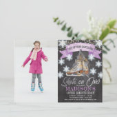 アイススケートで滑るガール誕生日写真パーソナライズされた 招待状 (スタンド正面)