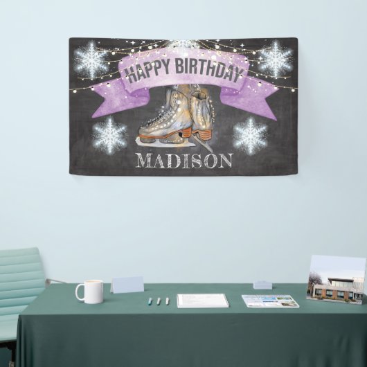 アイススケートで滑るガール誕生日 パーソナライズされた 横断幕 (トレードショー)