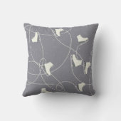 アイススケートで滑るシューズマークグレーホワイトパターン クッション (裏面)