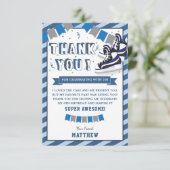 アイススケートで滑るボーイバースデーパーティーブーストライプル サンキューカード (スタンド正面)