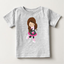 アイススケートの女の子、かわいい女の子、茶色の髪、スカーフ ベビーTシャツ