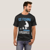 アイスフィッシング実施中 Tシャツ (正面フル)