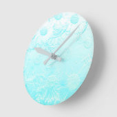 アイスブルーのエンボス花 ラウンド壁時計 (傾斜)