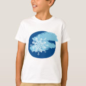 アイスブルーの雪の結晶 抽象的な冬の円形デザイン Tシャツ (正面)