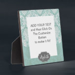 アイスブルーヴィンテージダマスクパターン（グランス仕上げ） フォトプラーク<br><div class="desc">黒板とレースデザインを持つヴィンテージパターン。花やに近い葉を見る。宝石のトーンの色と優雅さを持つトレンディーデザイン。すべての文字と写真をカスタマイズ最初に置き換える際に、アイテムを簡単に置き換えることができる。このボもしタンでクリックは、アートを調整する必要がある。動かせたりデザインを変えたりできるフォントのまわりにエリアへ！</div>