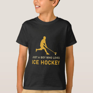 アイスホッケーが大好きな少年 Tシャツ