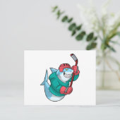 アイスホッケーでスティックとヘルメットを装備したサメ ポストカード (スタンド正面)