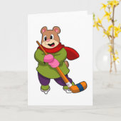 アイスホッケーのアイスホッケースティックを持つクマ カード (黄色い花)