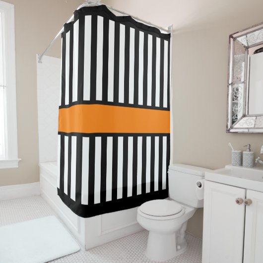 アイスホッケーの審判員のシマウマのストライプ シャワーカーテン (インサイチュ)