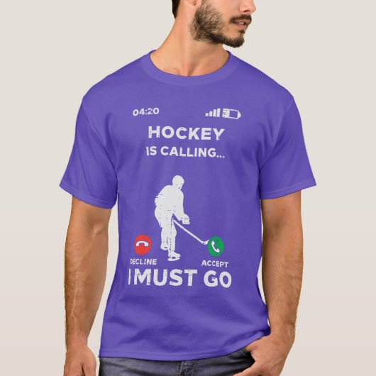 アイスホッケーの試合、行かなきゃ!面白いスポーツ選手のデザイン Tシャツ (正面)