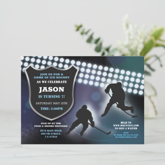 アイスホッケーの誕生会はリンクのゲームの男の子を遊ばします 招待状 (スタンド正面)