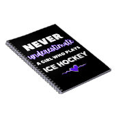 アイスホッケーをする女の子を遊甘く見てはいけない ノートブック (右側)