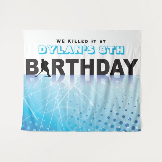 アイスホッケースケートで滑る誕生日パーティフォトオペメモリ タペストリー (正面(横))