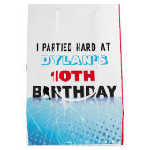 アイスホッケースケートで滑る誕生日パーティーロットキャンディーギフト ミディアムペーパーバッグ (裏面)