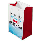 アイスホッケースケートで滑る誕生日パーティーロットキャンディーギフト ミディアムペーパーバッグ (裏面アングル)