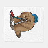 アイスホッケースティックとアイスホッケーのビーバー フリースブランケット (正面(横))