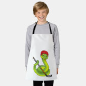 アイスホッケースティックとアイスホッケーのヘビ エプロン (着用した状態)