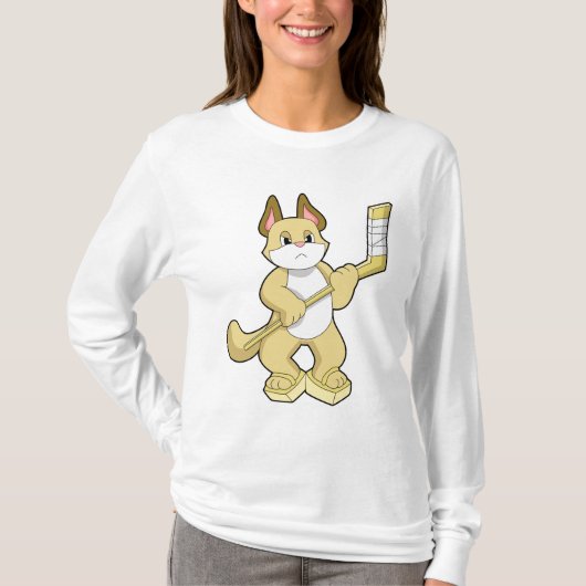 アイスホッケースティックとアイスホッケーの猫 Tシャツ (正面)