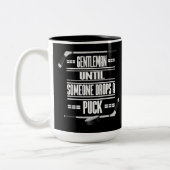 アイスホッケーユーモア(黒) ツートーンマグカップ (左)